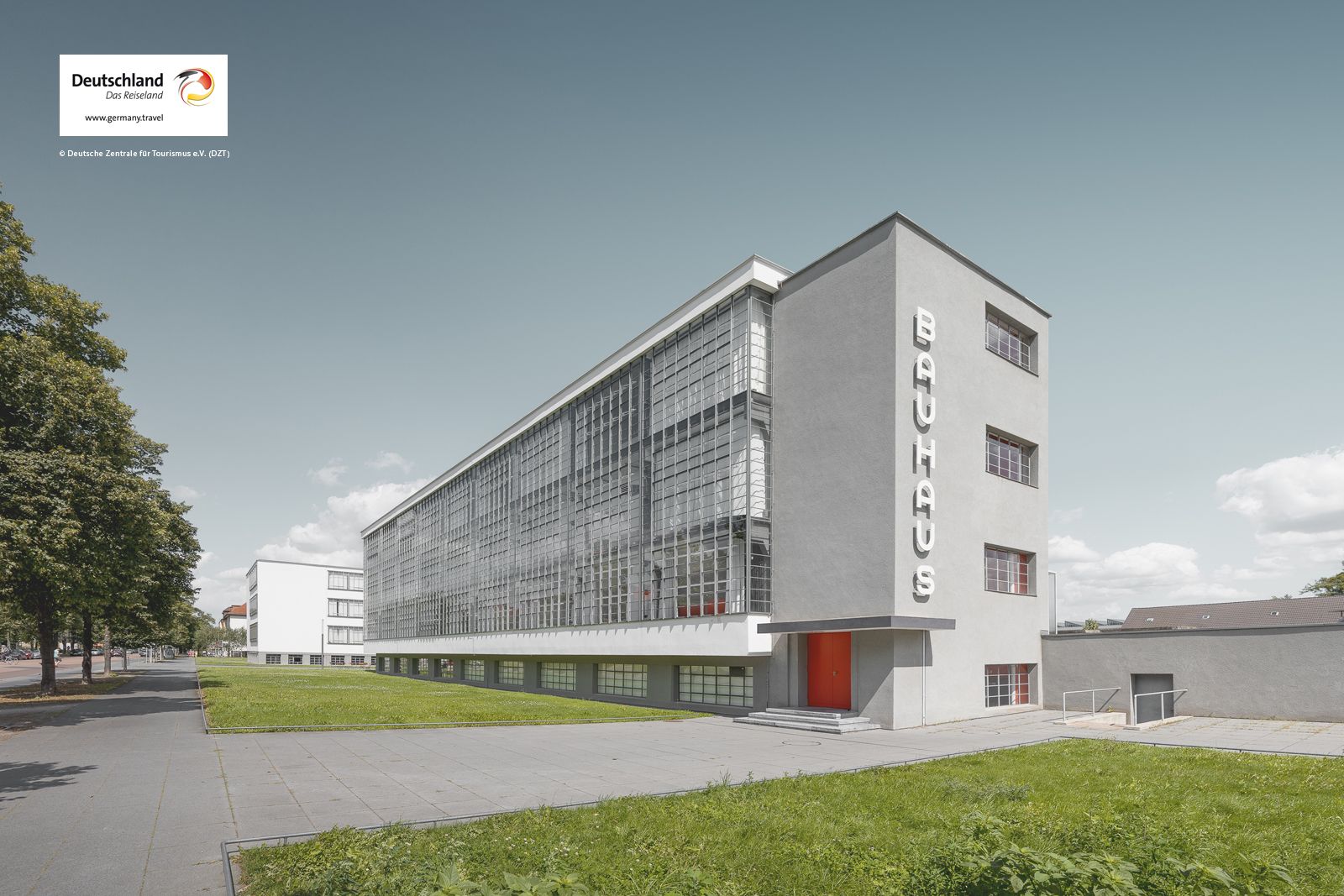 Dessau-Roßlau_Bauhaus_Dessau_von_Walter_Gropius_1925_26